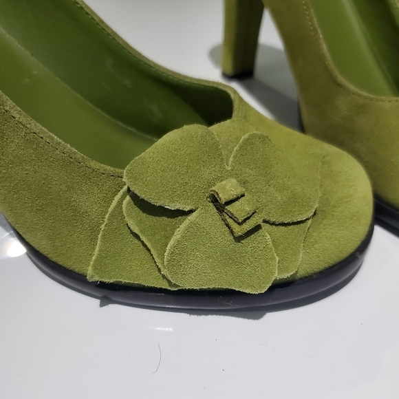 VINTAGE green Le Chateau Real leather Suede Pumps with flower detail size 6.5 - Picture 5 of 9